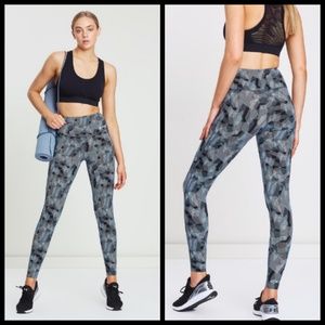 2XU Fitness Hi-Rise Compression Tights ~ Arty Camo